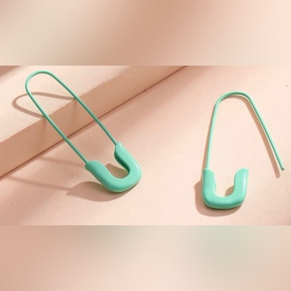 “Pastel Safety Pin” Green Diaper Pin Fastener Punk Kawaii Goth Punk Loop Earring - Picture 3 of 8